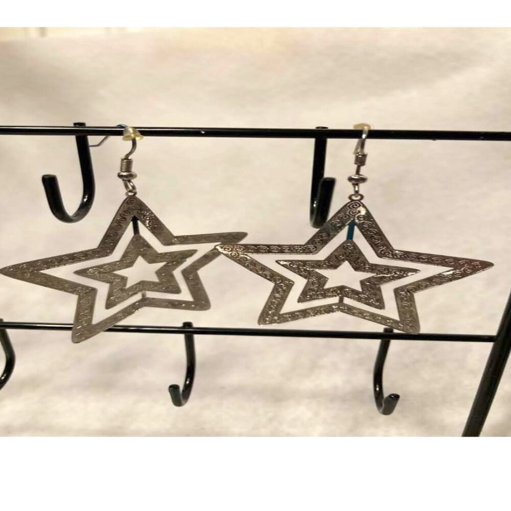 STAMPED ALUMINUM DOUBLE STAR CUTOUT HANGER EARRINGS